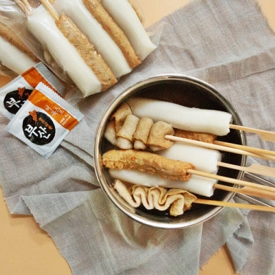 부산 착한어묵가게 물떡 오뎅 꼬치어묵 밀키트 370g 9꼬치입 + 어묵탕소스 8g 별첨